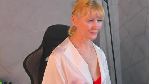 Snapshot of julie_lucasss chatting on 04.21.26 Julie Lucasss online show from 04.21.26