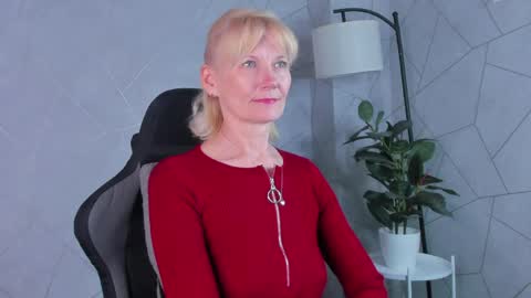 Snapshot of julie_lucasss chatting on 05.09.26 Julie Lucasss online show from 05.09.26