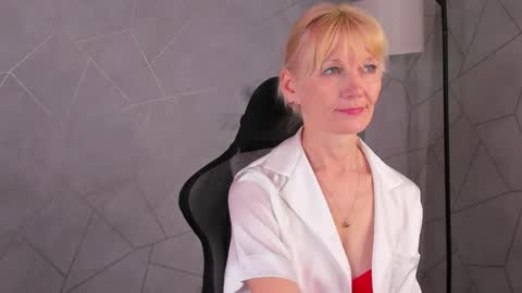 Snapshot of julie_lucasss chatting on 05.15.26 Julie Lucasss online show from 05.15.26