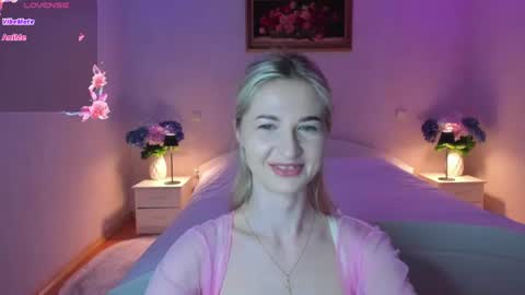 Snapshot of julieblazex chatting on 06.25.26 julieblazex online show from 06.25.26