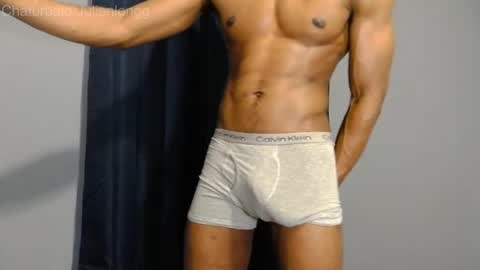 Snapshot of julienlongg chatting on 05.12.26 Julien online show from 05.12.26