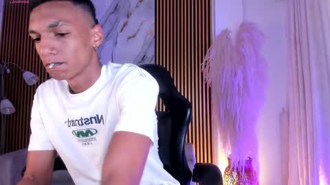 Snapshot of juliensaint_ chatting on 05.03.26 Julien online show from 05.03.26