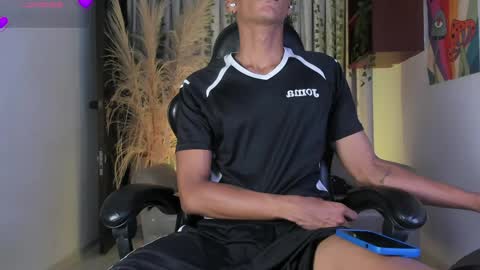 Snapshot of juliensaint_ chatting on 05.21.26 Julien online show from 05.21.26