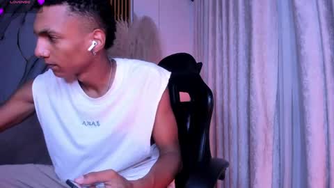 Snapshot of juliensaint_ chatting on 06.03.26 Julien online show from 06.03.26