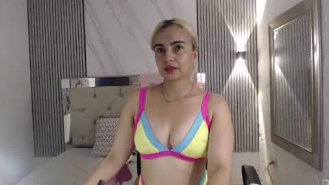 Snapshot of julieta__fox_ chatting on 06.23.26 julieta__fox_ online show from 06.23.26