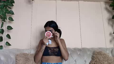 Snapshot of julieta_aguilar chatting on 04.28.26 Juli online show from 04.28.26