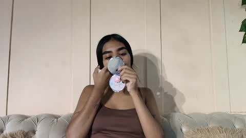 Snapshot of julieta_aguilar chatting on 05.19.26 Juli online show from 05.19.26