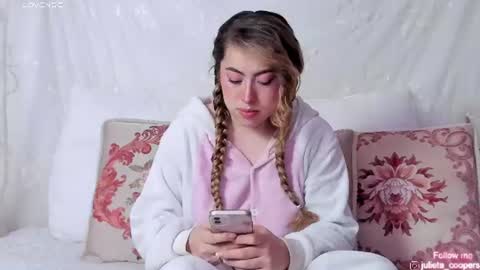 Snapshot of julieta_cooper20 chatting on 06.18.26 Juli online show from 06.18.26