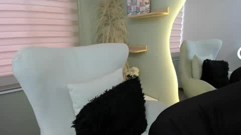 Snapshot of julieta_evans_1 chatting on 04.30.26 Julieta online show from 04.30.26