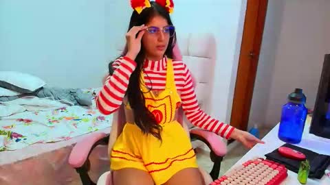 julieta_rose19 online show from 10.31.25