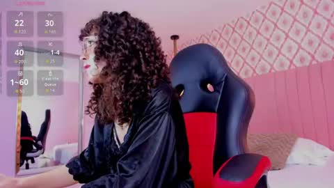 Snapshot of julieta_windsor chatting on 06.17.26 JULIETA online show from 06.17.26