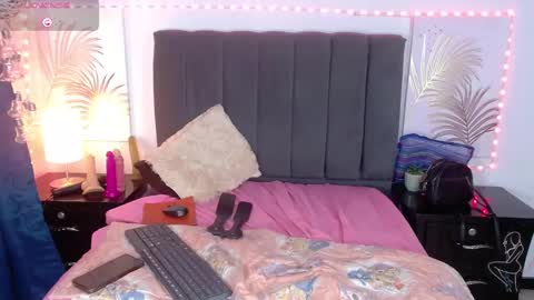 Snapshot of julietacollins06 chatting on 02.05.25 julietacollins06 online show from 02.05.25