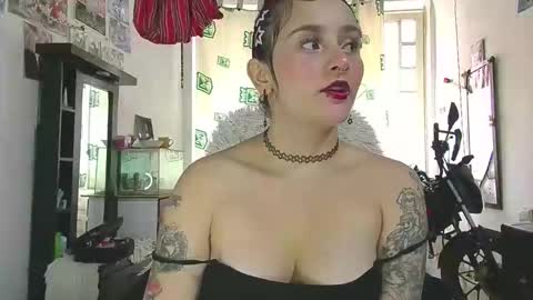 Snapshot of julietajaguar chatting on 05.27.26 Julieta Jaguar online show from 05.27.26