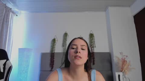 Snapshot of julietasnoow chatting on 04.26.26 Julieta Snow online show from 04.26.26