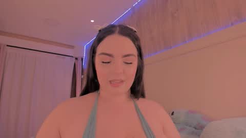 Snapshot of julietavargas chatting on 03.12.26 Julieta Vargas online show from 03.12.26