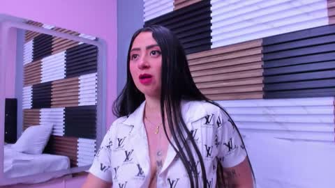 Snapshot of juliethcruz chatting on 11.23.25 online show from 11.23.25