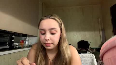 Mia online show from 10.28.25