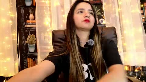 Snapshot of julietta__jackson chatting on 05.27.26 Julietta Jackson online show from 05.27.26