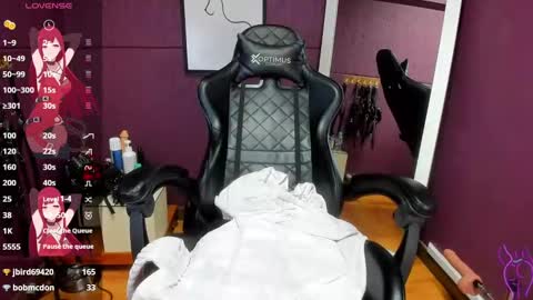 Snapshot of juliettaescobar chatting on 01.05.25 online show from 01.05.25