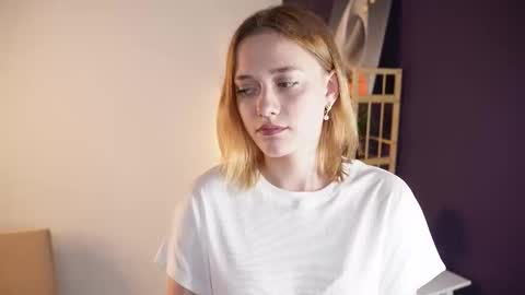 Mia online show from 09.09.25