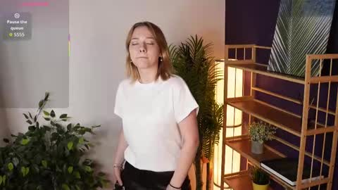 Mia online show from 09.17.25