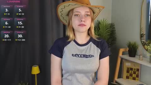 Mia online show from 10.17.25