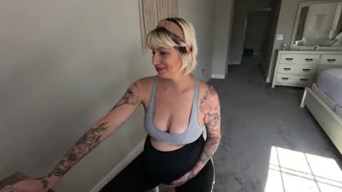 Snapshot of juliewets chatting on 12.20.24 Julie online show from 12.20.24