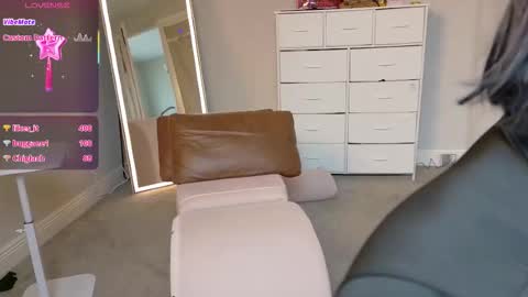 Snapshot of juliewets chatting on 02.27.26 Julie online show from 02.27.26