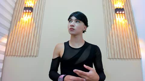 Snapshot of julii_rico chatting on 10.22.25 JULI online show from 10.22.25