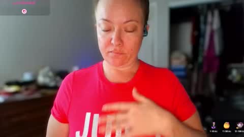 Juli Monroe online show from 11.03.25