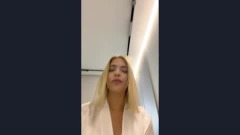 Snapshot of julissalehigh chatting on 05.18.26 Bella online show from 05.18.26