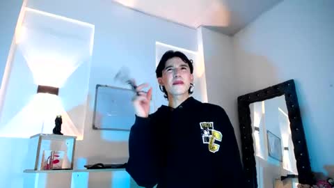Snapshot of jullian_ricci chatting on 06.25.26 jullian online show from 06.25.26