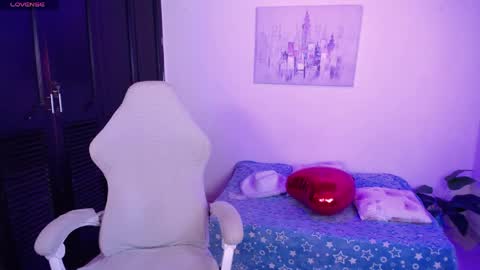 Snapshot of jully_dreams chatting on 04.09.26 July online show from 04.09.26