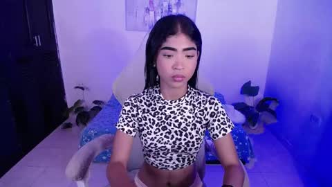 Snapshot of jully_dreams chatting on 04.25.26 July online show from 04.25.26