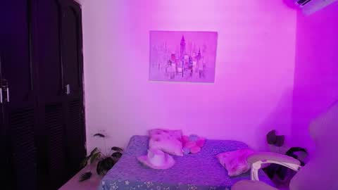 Snapshot of jully_dreams chatting on 04.30.26 July online show from 04.30.26