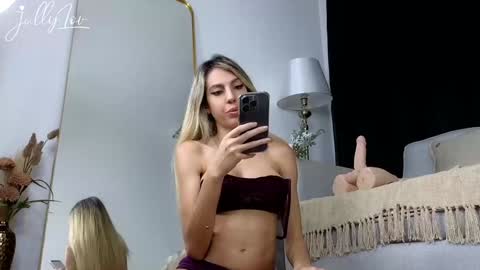 Snapshot of jully_lov chatting on 12.02.24 Jully Lov  online show from 12.02.24