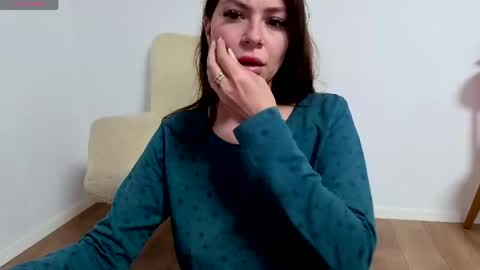 Snapshot of jullyenn chatting on 04.30.26 Jully online show from 04.30.26