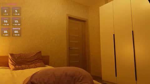 Hloya online show from 12.02.25