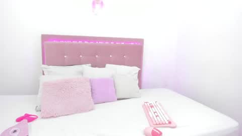 Snapshot of just_isa chatting on 03.06.25 Isa y Luci online show from 03.06.25