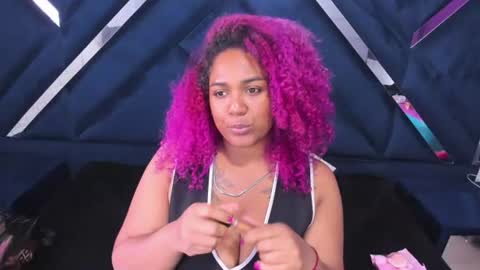 Snapshot of justgisselle chatting on 07.05.26 Gisselle Rate me with a thumbs up online show from 07.05.26