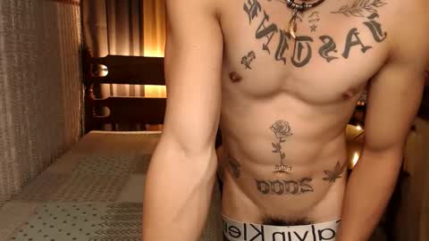 Snapshot of justine_hunk chatting on 01.11.25 justine_hunk online show from 01.11.25