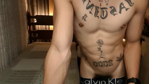 Snapshot of justine_hunk chatting on 02.19.25 justine_hunk online show from 02.19.25