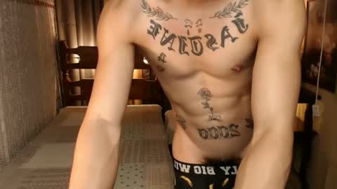 Snapshot of justine_hunk chatting on 02.24.25 justine_hunk online show from 02.24.25