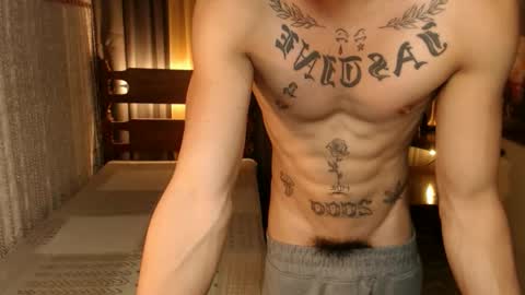 Snapshot of justine_hunk chatting on 03.10.25 justine_hunk online show from 03.10.25