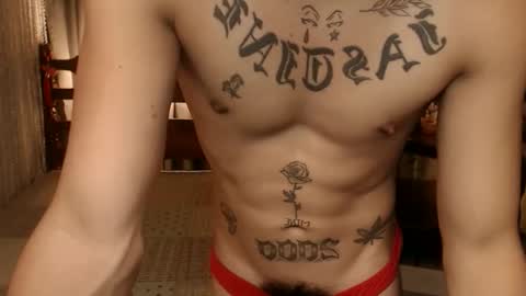 Snapshot of justine_hunk chatting on 10.02.25 justine_hunk online show from 10.02.25