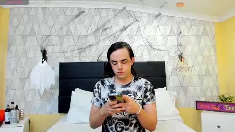 Justine online show from 11.05.25