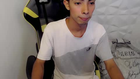 Snapshot of justinn_33 chatting on 02.22.25 J U S T I N online show from 02.22.25