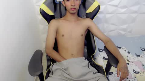 Snapshot of justinn_33 chatting on 02.25.25 J U S T I N online show from 02.25.25