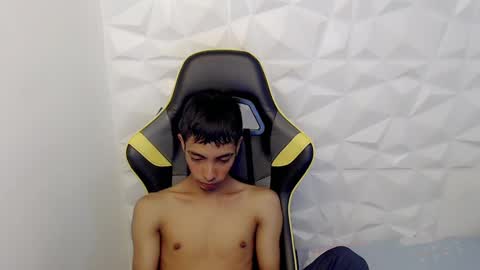 Snapshot of justinn_33 chatting on 02.26.25 J U S T I N online show from 02.26.25