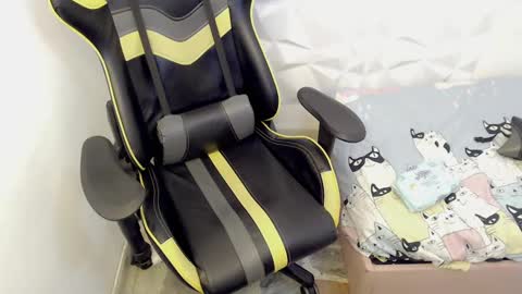 Snapshot of justinn_33 chatting on 02.27.25 J U S T I N online show from 02.27.25